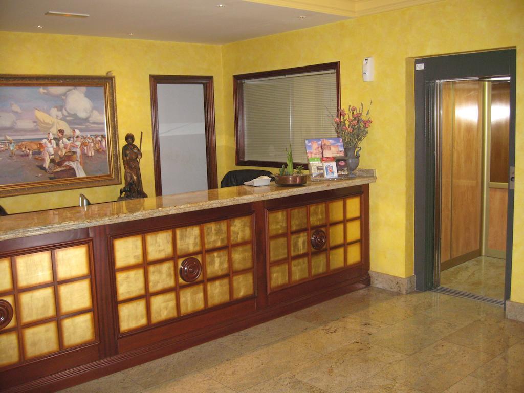 Hotel Restaurante San Roque Medina del Campo Exteriör bild