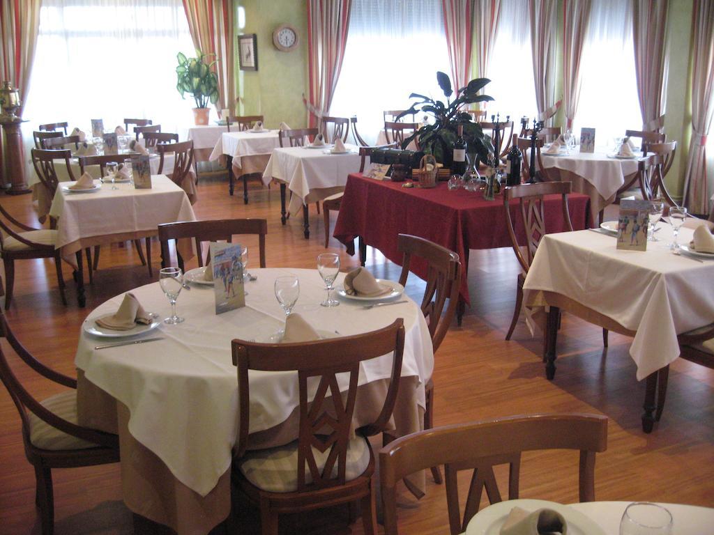 Hotel Restaurante San Roque Medina del Campo Exteriör bild